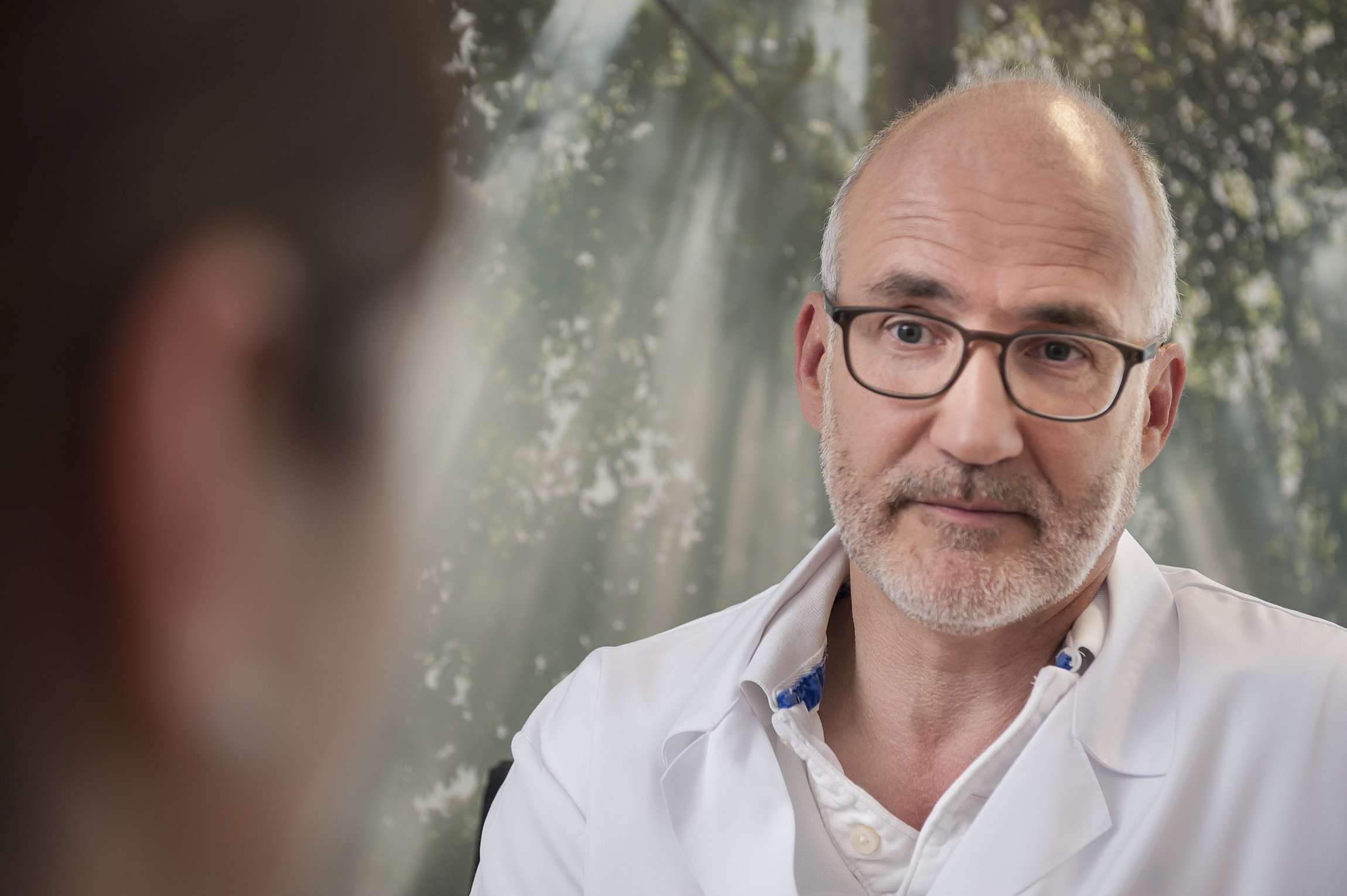 Arzt spricht mit Patient
