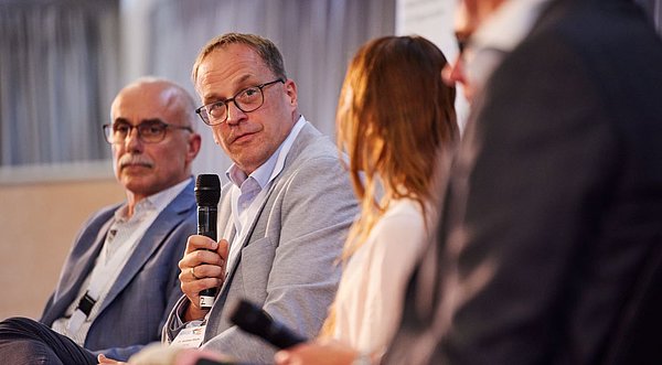 SEG6-Leiter Dr. Andreas Rhode auf dem Podium in Berlin. Bild: Anna Spindelndreier