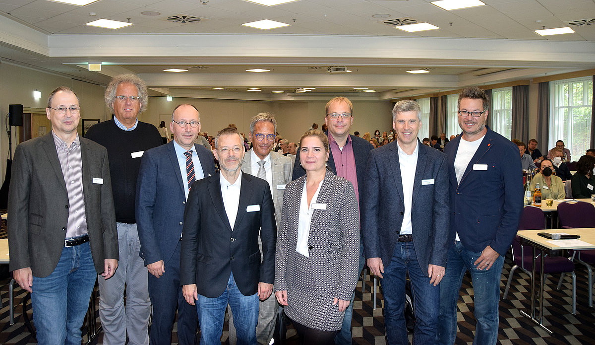 Referenten des SEG 6-Diskussionsforums: Dr. Thorsten Opitz, Prof. Dr. Gerhard Kurlemann, Dr. Peter Dinse, Prof. Dr. Matthias Karst, Dr. Martin Rieger, Diana Schmidt, Dr. Andreas Rhode, Dr. Peter Cremer-Schaeffer und Prof. Dr. Sven Gottschling.