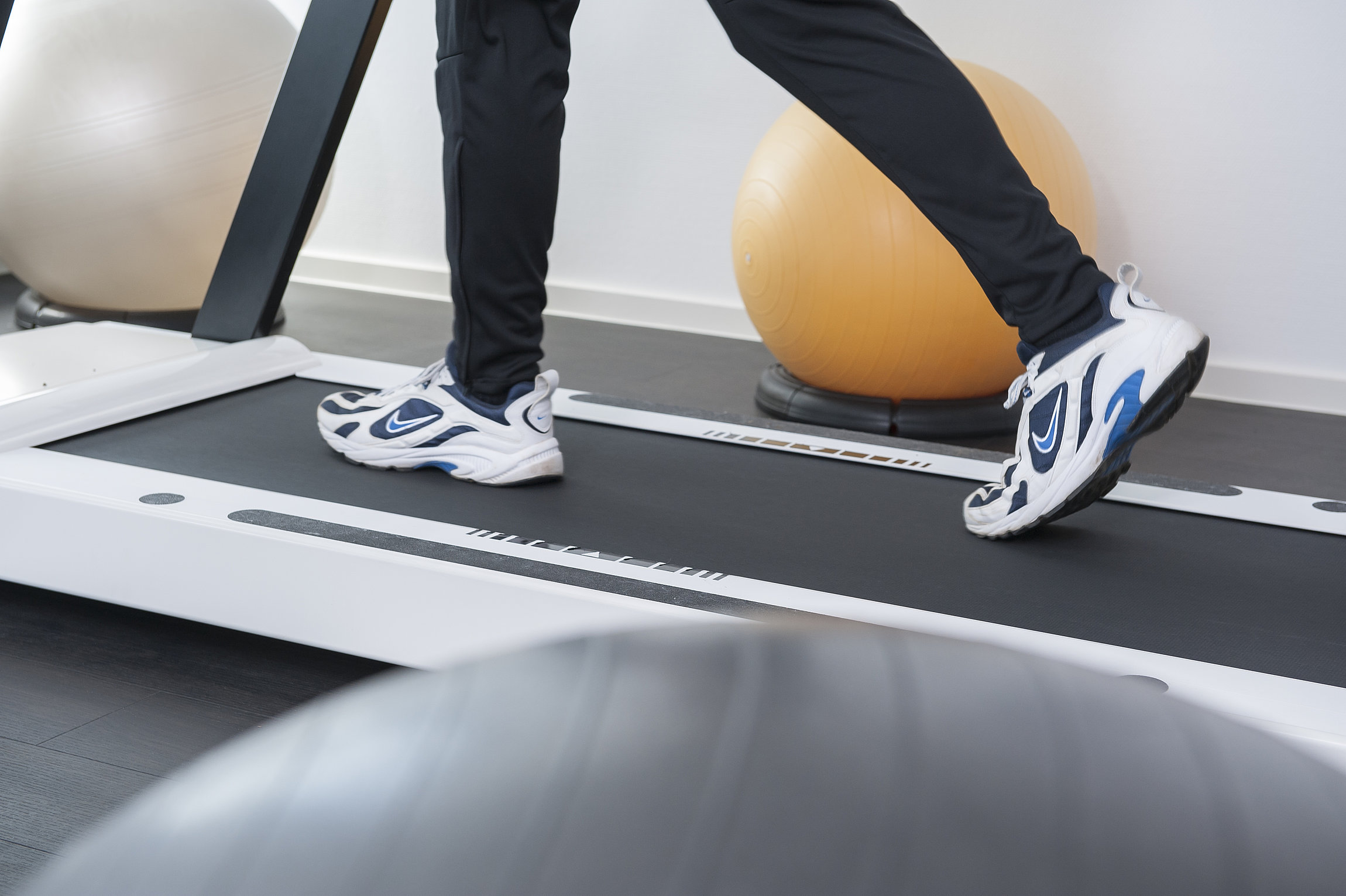 Füße auf Laufband